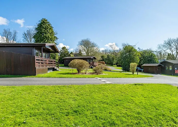 Birch Lodge 12 With Hot Tub