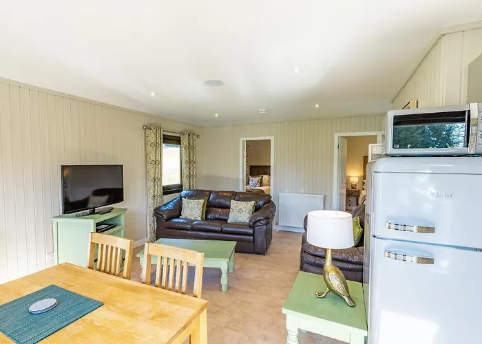 Birch Lodge 12 With Hot Tub
