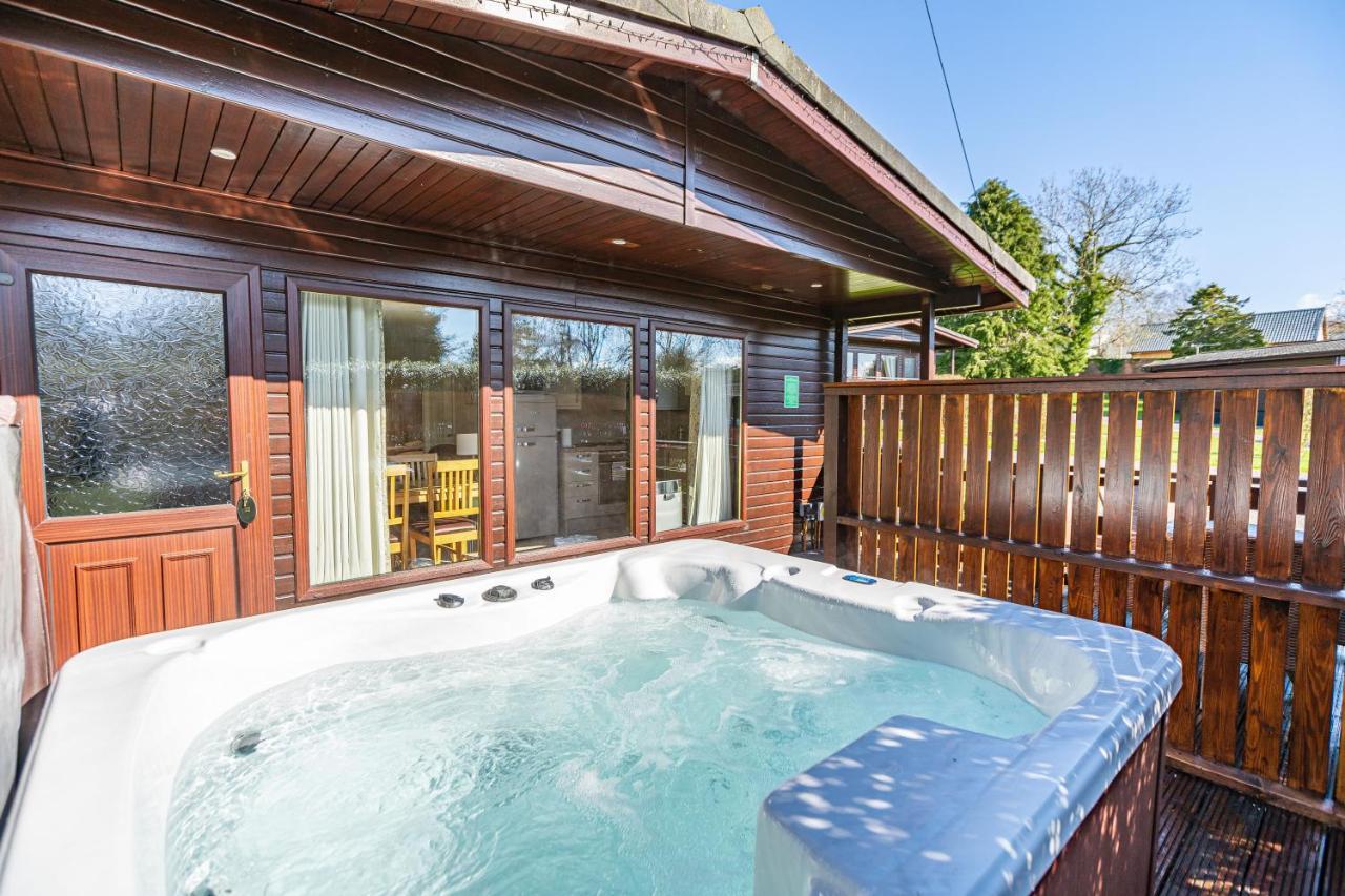 Birch 12 With Hot Tub Chalet